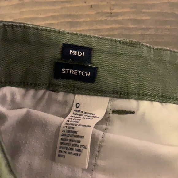 AE MIDI Shorts - Picture 4 of 4